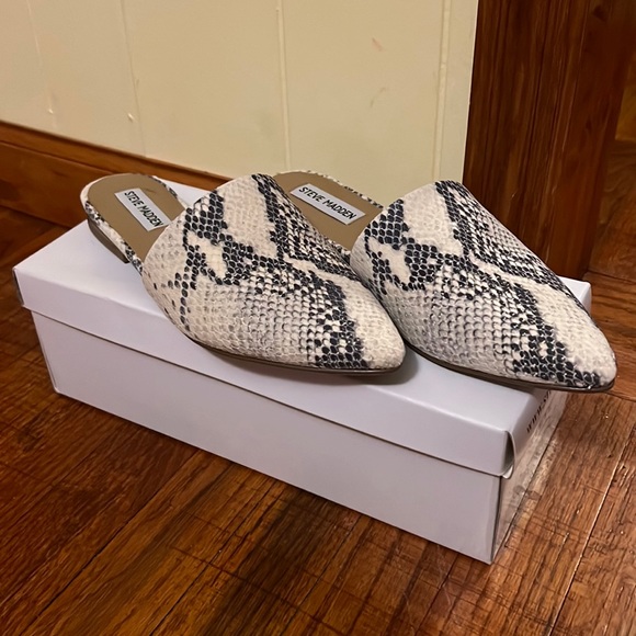 Steve Madden Shoes - Steve Madden Flats
